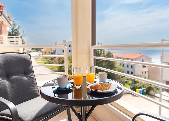 Apartment Nevera, Sea View And Private Parking